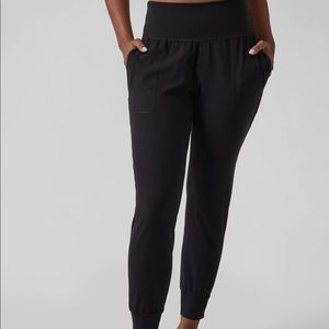 Athleta Salutation Joggers Medium Black